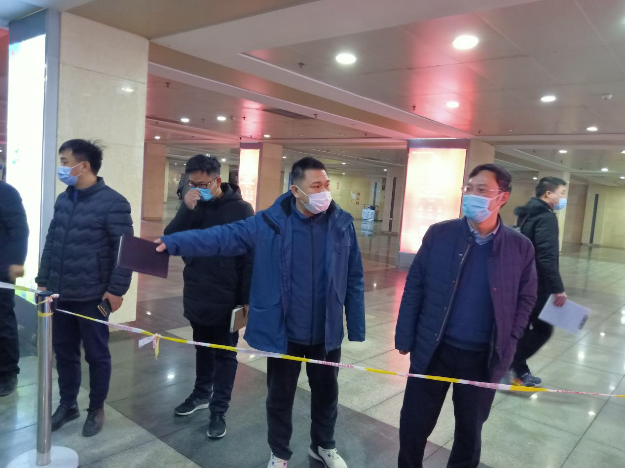 集团党委委员、副总司理郝大强带队到停车科技公司开展节前清静大排查运动