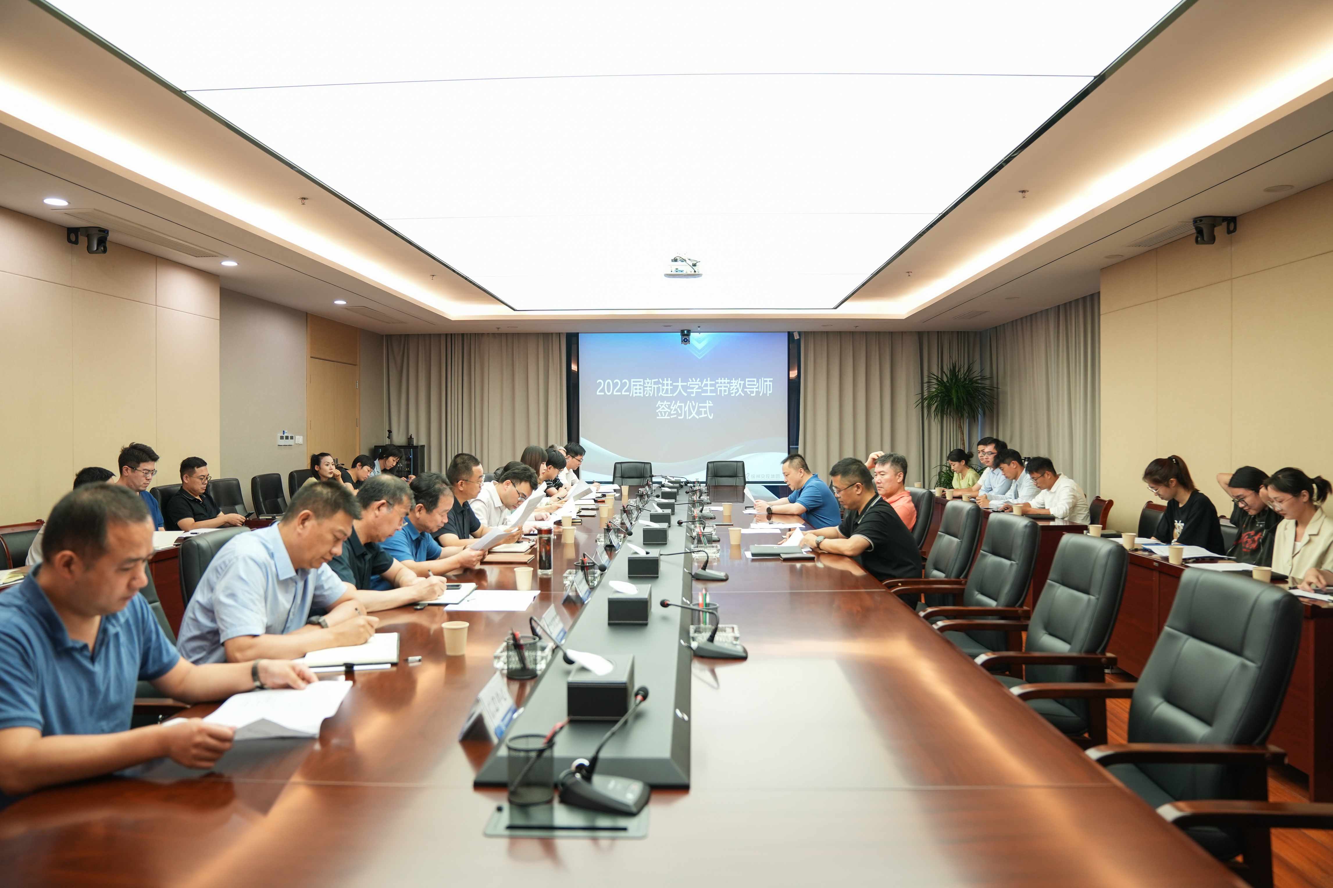 兴发娱乐集团举行带教育师签约仪式