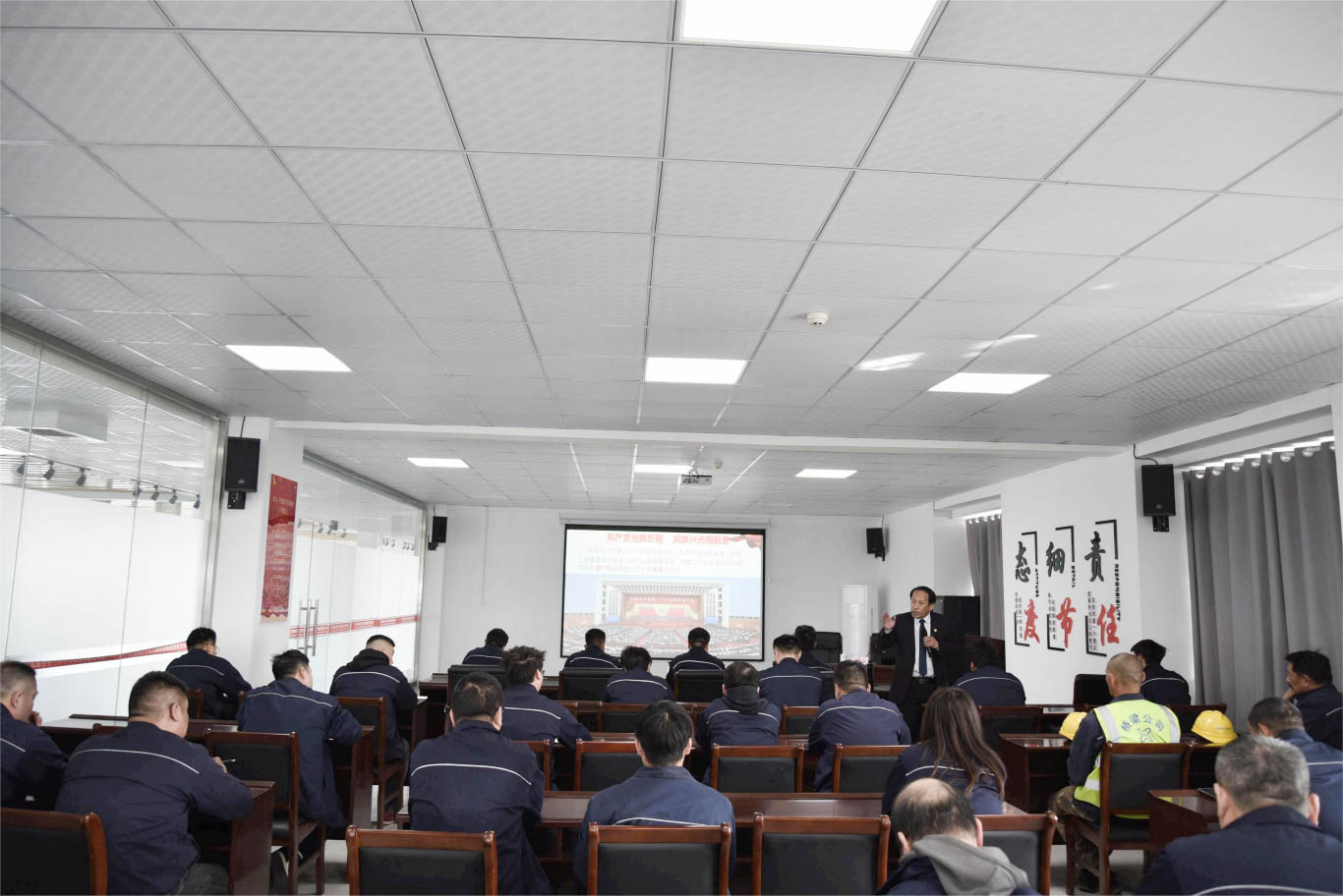 兴发娱乐至心桥梁公司约请徐州工程学院马克思主义学院副院长周海航宣讲