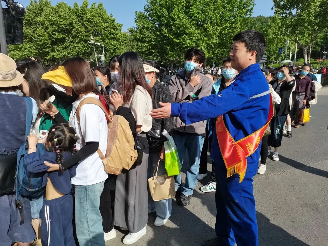 兴发娱乐集团交出节沐日保畅圆满“答卷”
