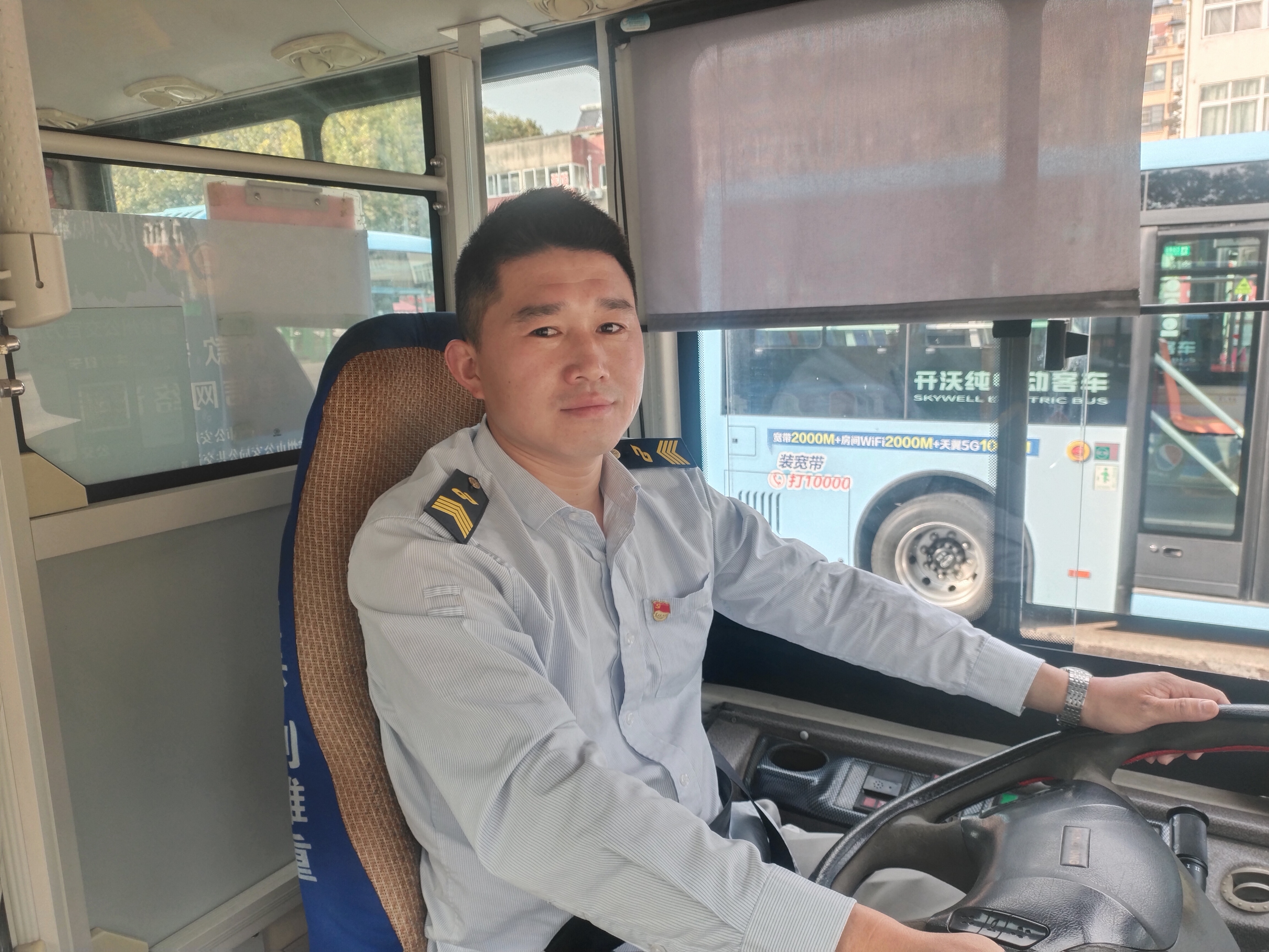 知心折务暖人心！旅客点赞公交人