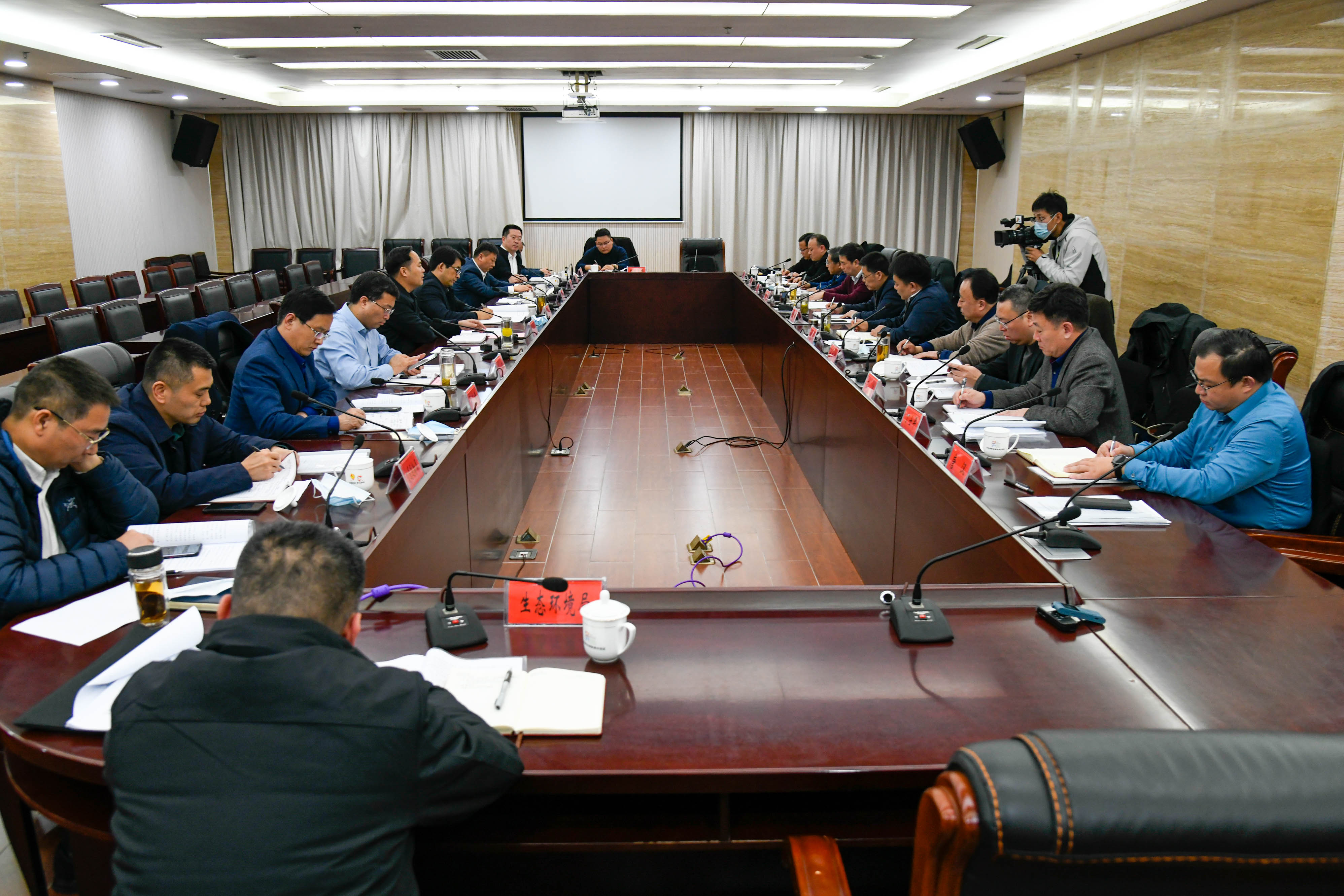 兴发娱乐集团党委书记、董事长贾泉涌一行赴贾汪区政府座谈